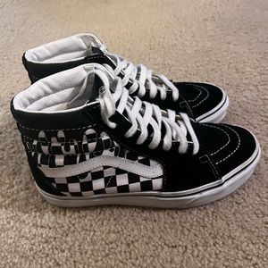 Vans
SK8-Hi size 8. Worn ver few times. In great condition.